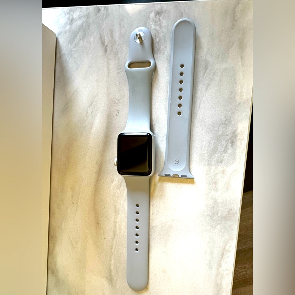 Apple Watch - 3 series Silver Aluminum 38mm w/ box